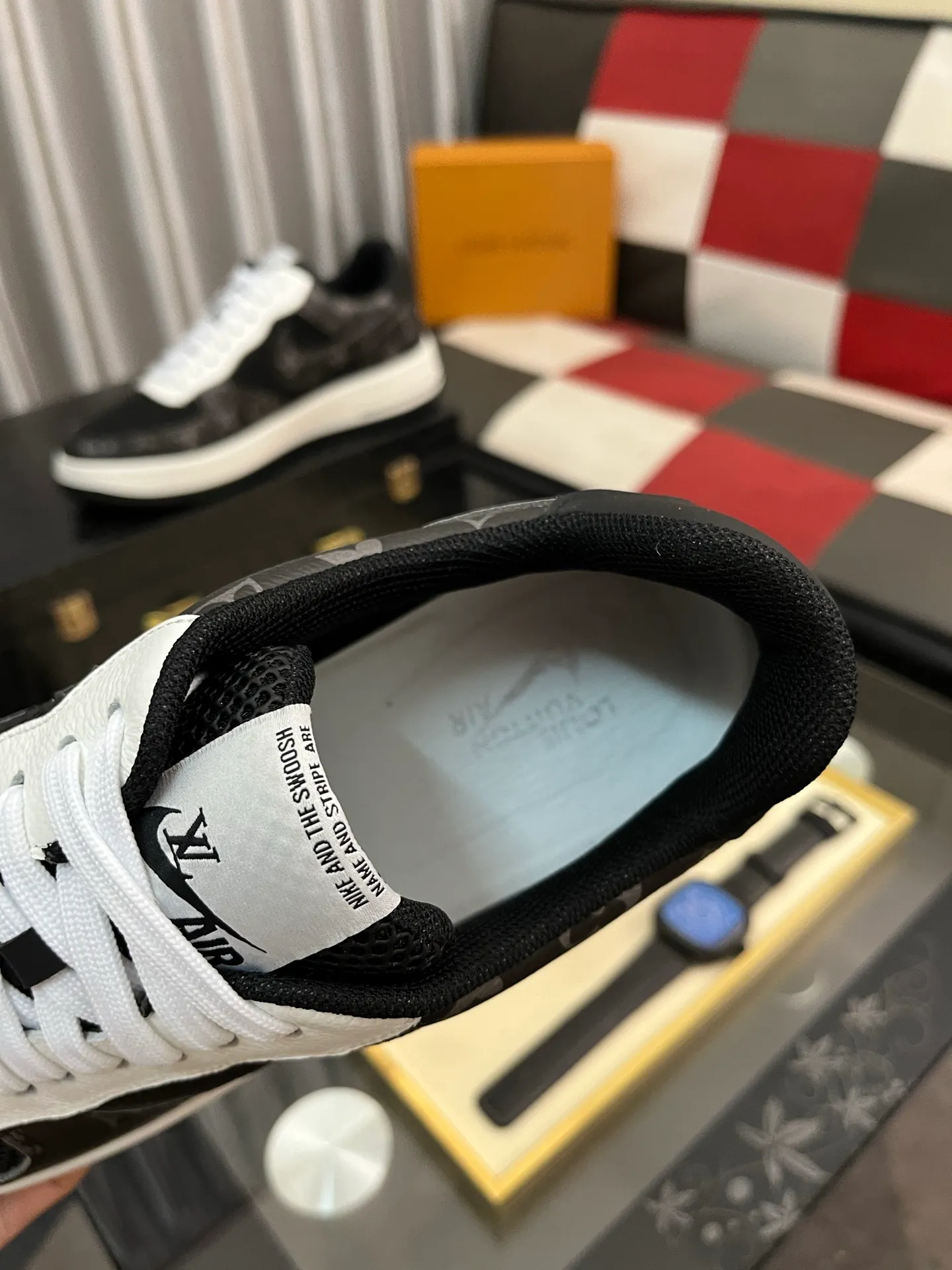 Men's shoes 💰440⌚️⌚️【LOUlS VUlTTON】Louis Vuitton ~ unique and casual style. LV counter purchasing 🏃casual shoes😍😍 are on sale at the men's counter at the same time. Italian imported brands select top-layer Italian cowhide. 🐑Sheepskin lining (refuses to discolor and grind feet) Sole: Original sole specially provided by the original factory 🎬Better in kind Code number: 38-443⃣️Color selection
